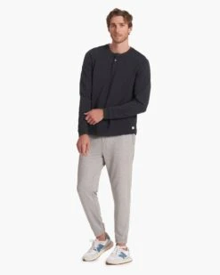 Austin Henley | Charcoal Heather -Men's Apparel Shop 0050 V175HCC FA22 M ECOMM DETAIL 3020