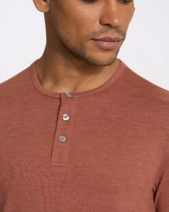Long Sleeve Ease Performance Henley | Copper Heather -Men's Apparel Shop V194HCO SP23 M ECOMM TOPS DETAIL 3463 1x1 f495e887 f22a 4cf9 9b0b e905cf3b9b40