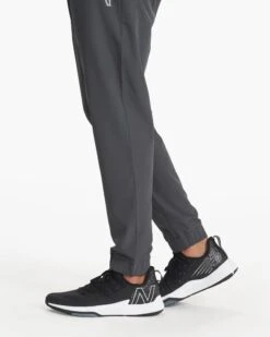 Transit Jogger | Charcoal -Men's Apparel Shop V417CCL SP18 M ECOMM DETAIL 0720