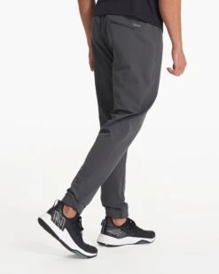 Transit Jogger | Charcoal -Men's Apparel Shop V417CCL SP18 M ECOMM FULL 0612