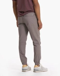 Ripstop Traveler Jogger | Cocoa 11 Ripstop Traveler Jogger | Cocoa -Men's Apparel Shop V434CCO FA20 M ECOMM BOTTOM 0866